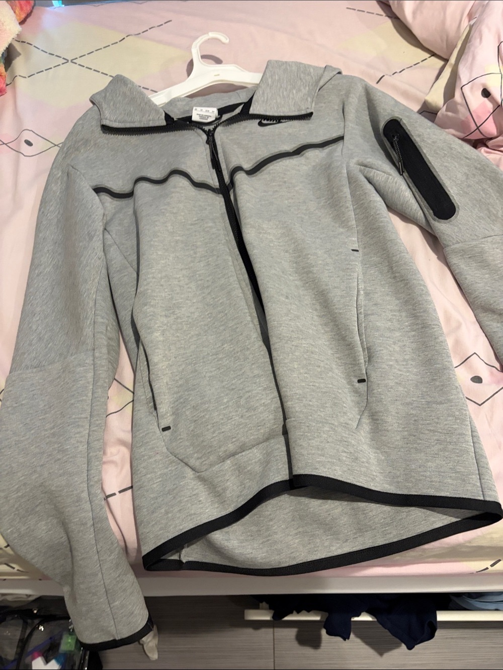 Nike Tech Women’s Light Gray Full-Zip Athletic Hoodie with Black Trim